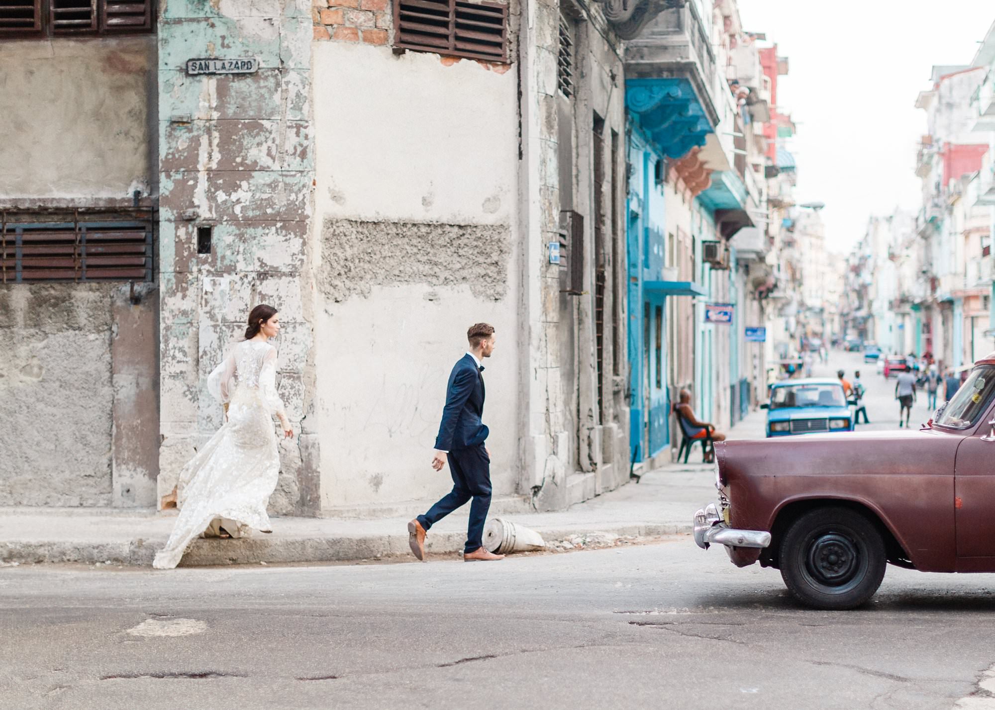 Eline-Jacobine-Bryllupsfotograf-destination-wedding-photographer-elopements-fine-art-wedding-film-photography-Contax-645-Havana-Cuba-travel-bryllup_0012